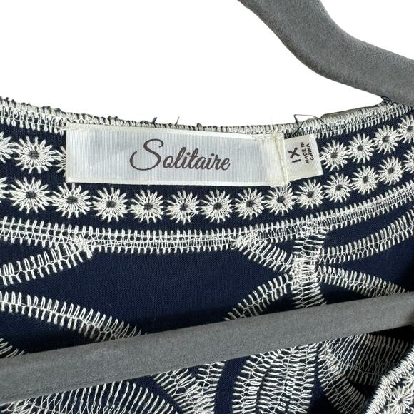 Solitaire Navy Blue White Embroidered Rayon Short Sleeve Pullover Blouse Size 1X - Picture 5 of 7